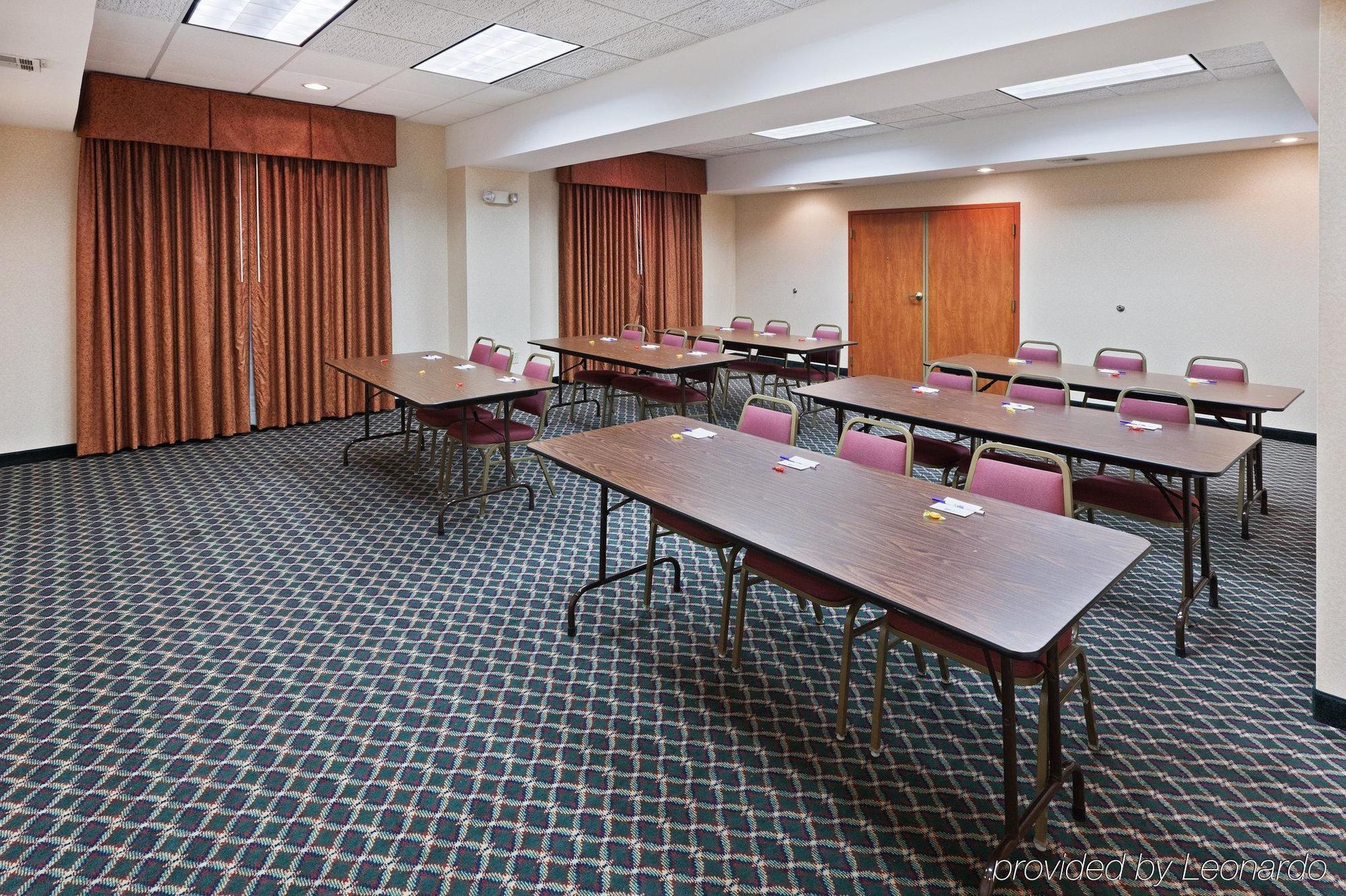 Holiday Inn Express Hotel & Suites Vinita By Ihg Konforlar fotoğraf