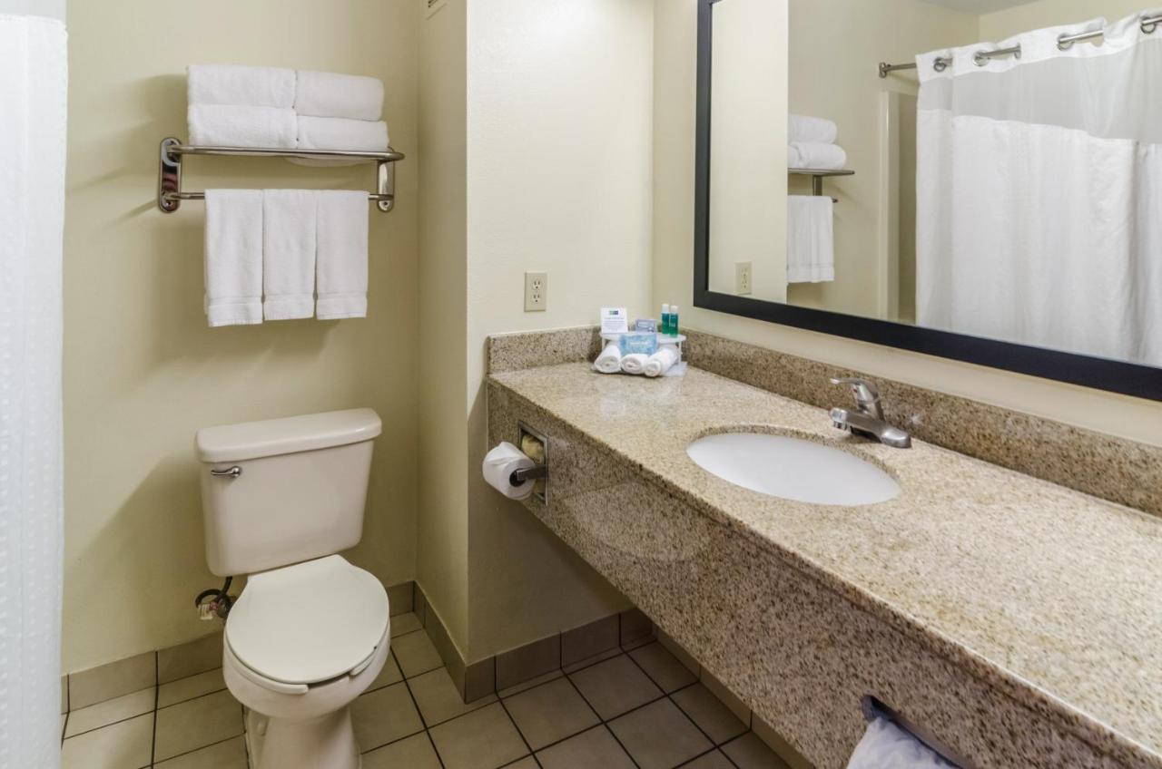 Holiday Inn Express Hotel & Suites Vinita By Ihg Dış mekan fotoğraf